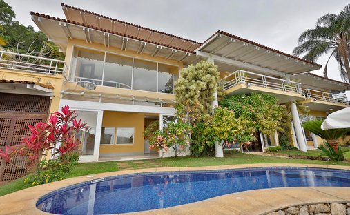 House in Cantagalo, State of Rio de Janeiro, Brazil 1