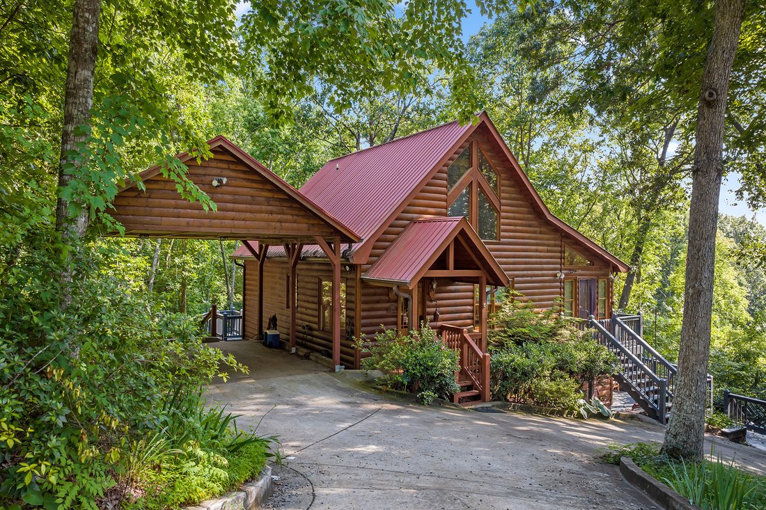 Two Story Cabin With Breathtaking Views In Blue Ridge, United States For Sale (13095885)