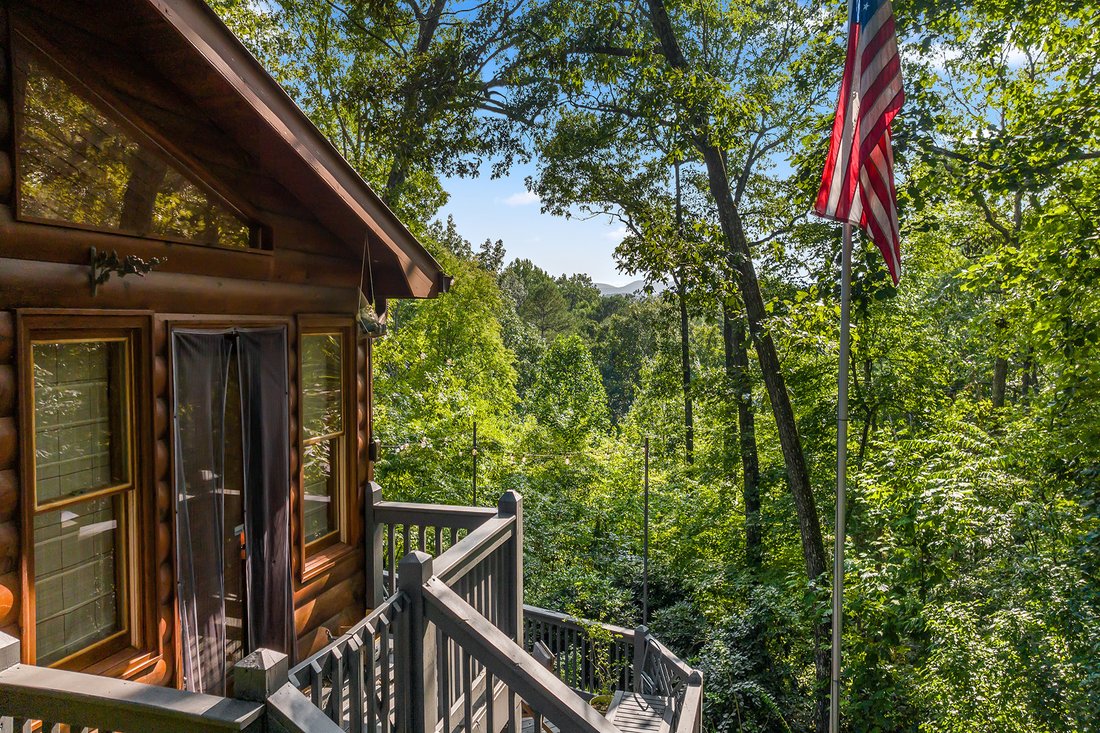 Two Story Cabin With Breathtaking Views In Blue Ridge, United States For Sale (13095885)