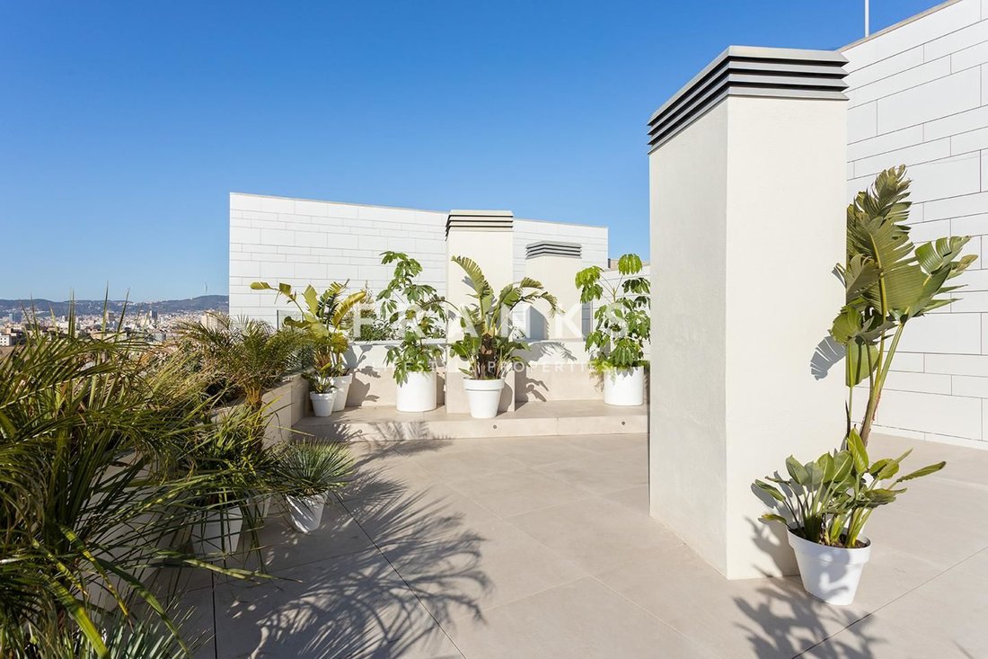 Stunning Luxury Penthouse Spain Flat With Penthouse-View Over River image