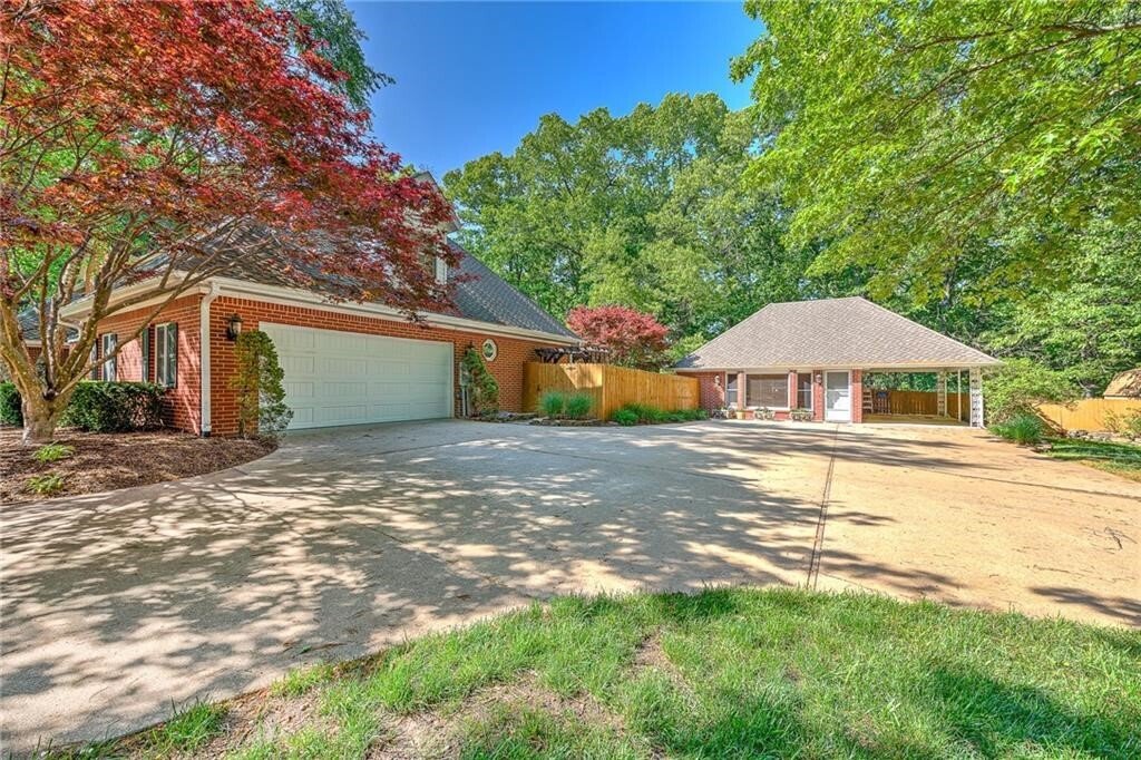 6 Bedrooms Single Family Detached In Cave Springs, Arkansas, United