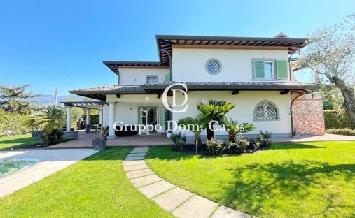 Villa in Vittoria Apuana, Forte dei Marmi, Tuscany 1