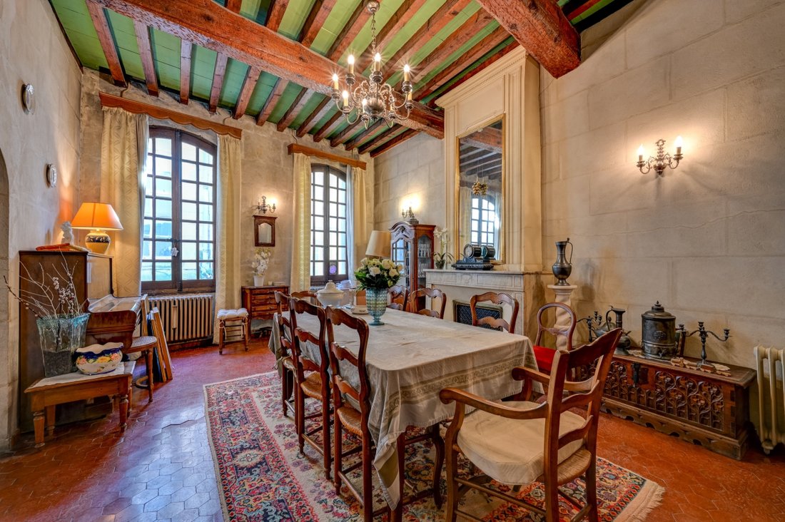 Real Estate Complex Commercial In Arles, Provence Alpes Côte D'azur