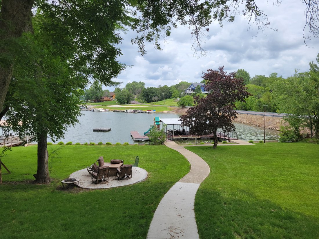 6 Bedrooms Single Family Detached In Unionville, Missouri, United