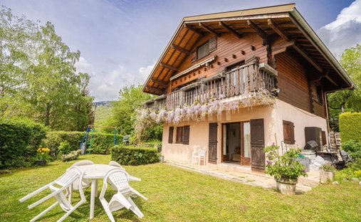 House in Péron, Auvergne-Rhône-Alpes, France 1