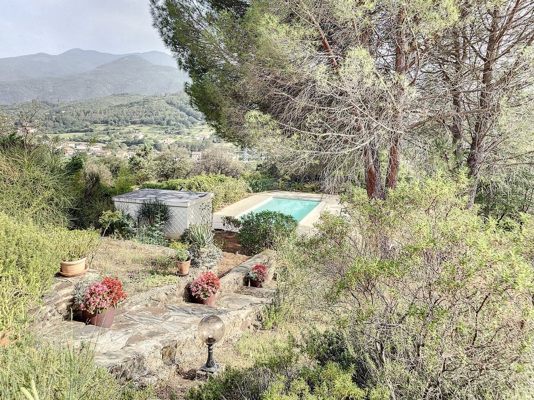 Villa F6 With Swimming Pool On 7000 M² Plot In Reynès, Occitanie ...
