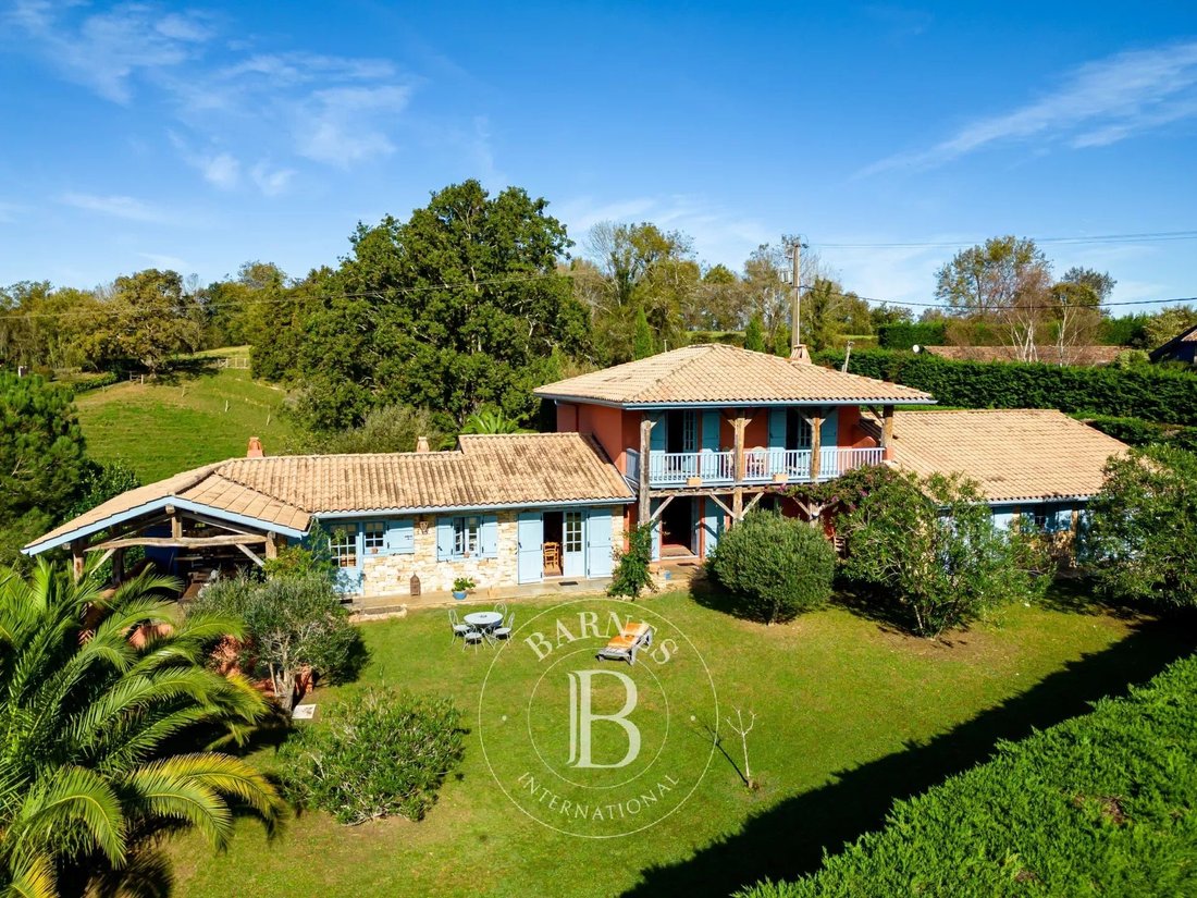 Urrugne, Beautiful House Located In A In Urrugne, Nouvelle Aquitaine