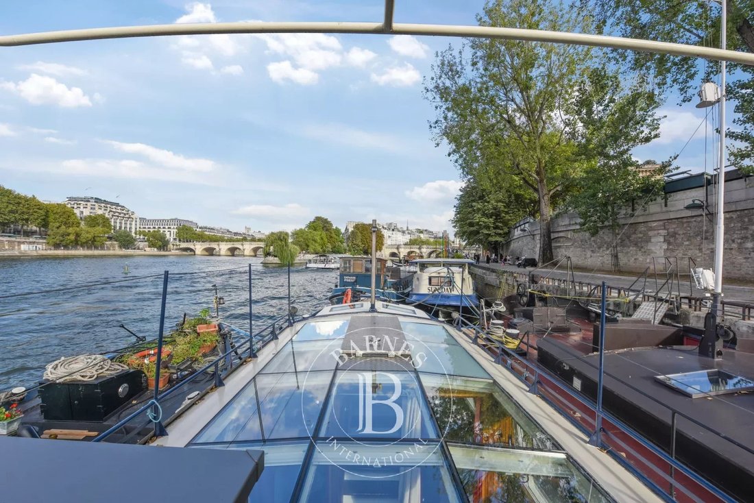 Houseboat Paris 6 Quai De Conti In Paris, île De France, France For