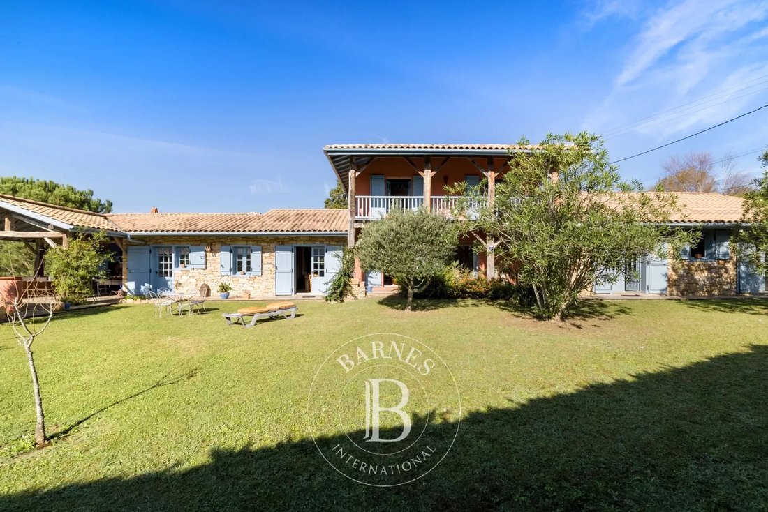Urrugne, Beautiful House Located In A In Urrugne, Nouvelle Aquitaine