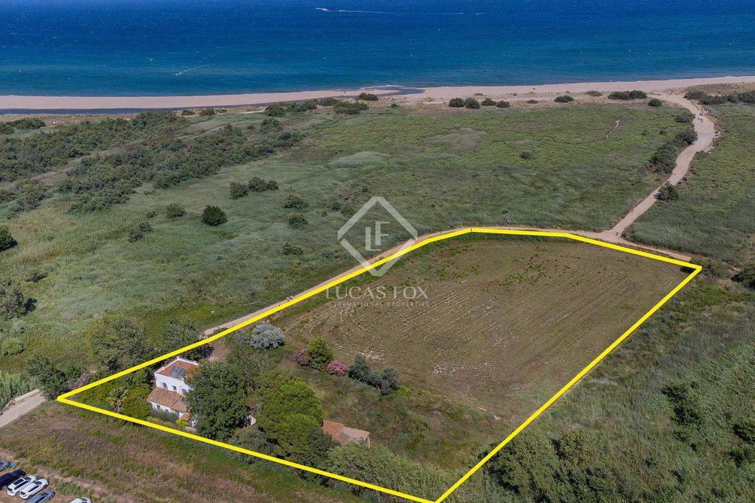 Torroella De Montgrí House / In Platja De La Gola Del Ter, Catalonia