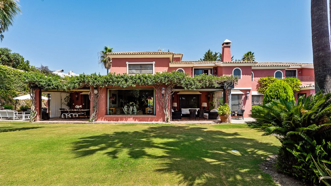 Villa in Nueva Andalucia, Marbella, Spain 1 - 13102774