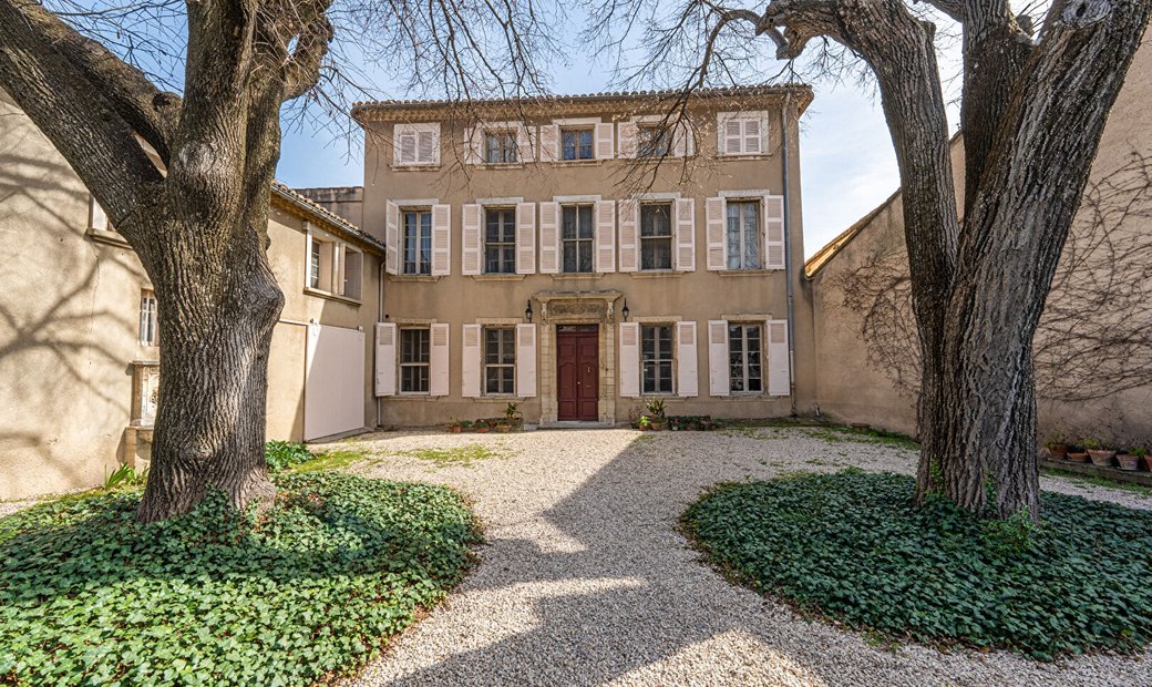 Maison De 600 M² à Vendre à In Carpentras, Provence Alpes Côte D'azur