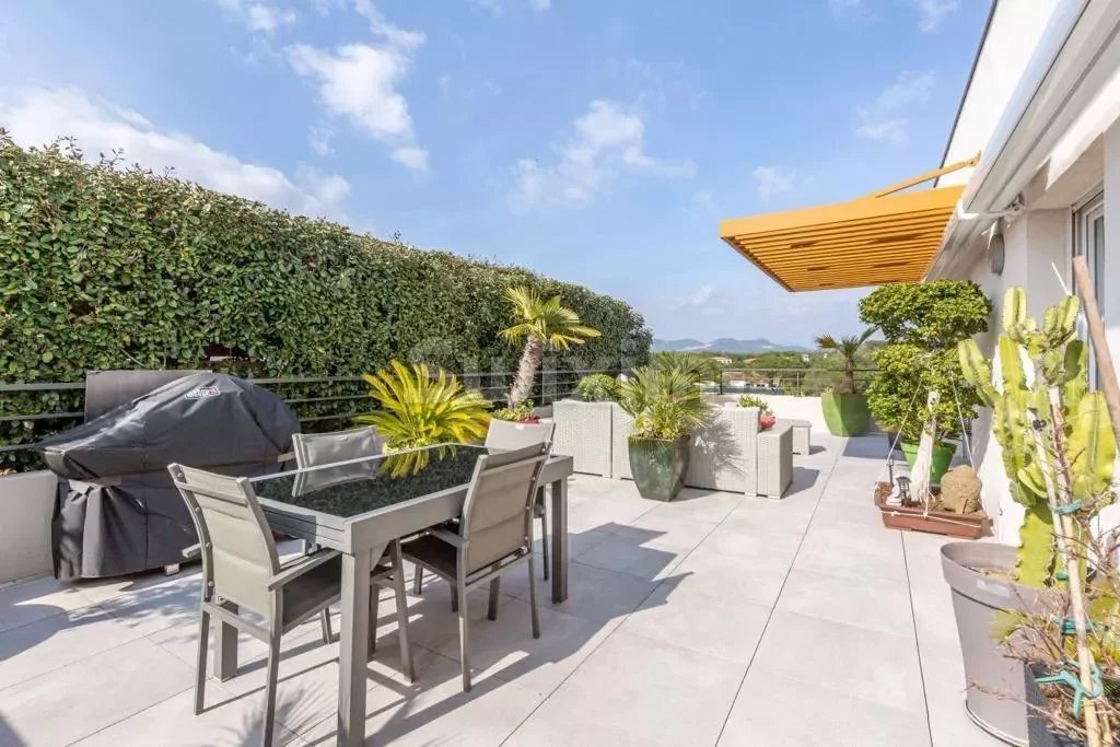 Fréjus Apartment In Fréjus, Provence Alpes Côte D'azur, France For Sale (13104311)