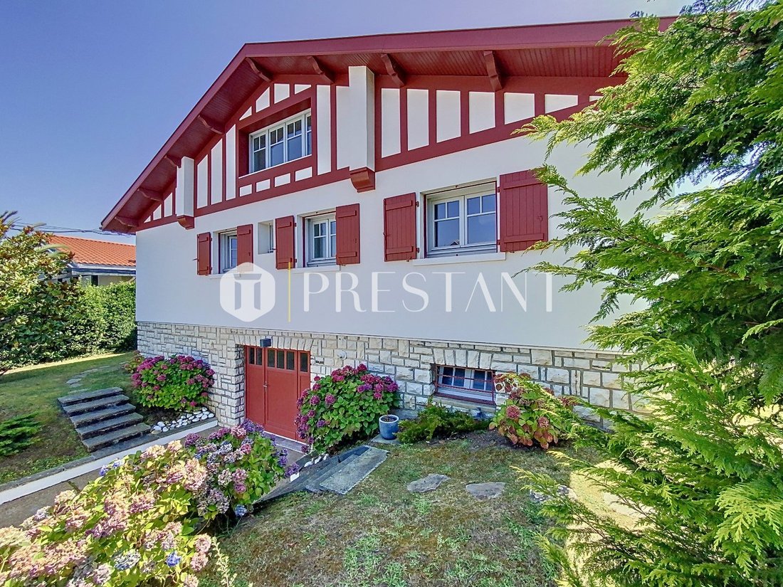 Biarritz, A Vendre, Maison R?Nov?E Avec In Biarritz, Nouvelle Aquitaine