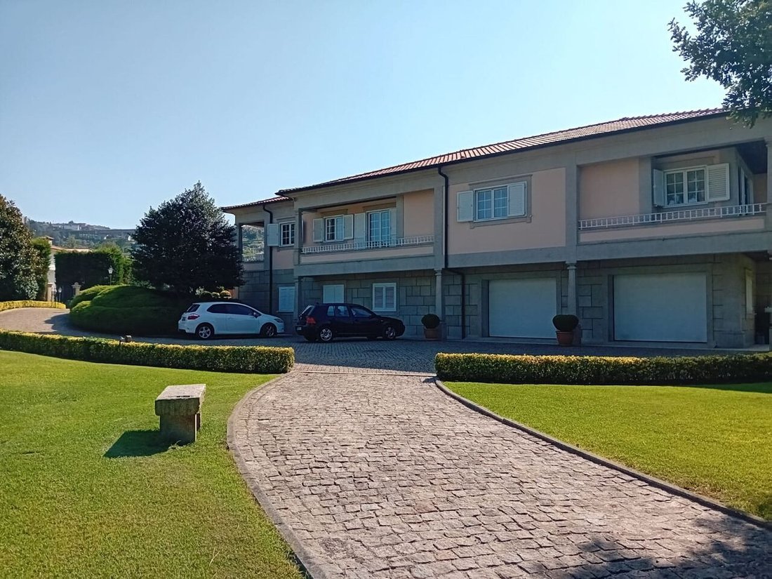 Luxury Villa For Sale On Rua 24 De Junho, 175, In Guimaraes, Braga