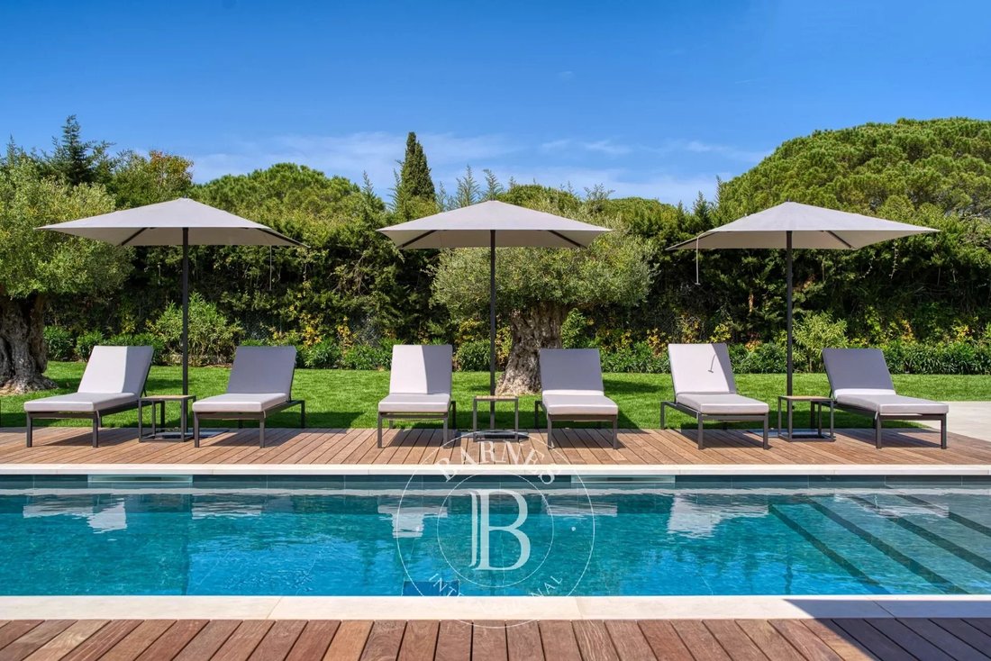 Villa in Saint-Tropez, Provence-Alpes-Côte d'Azur, France 2 - 10799335