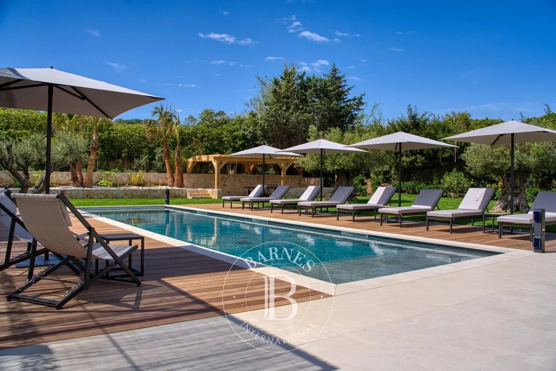 Villa in Saint-Tropez, Provence-Alpes-Côte d'Azur, France 1 - 10799335