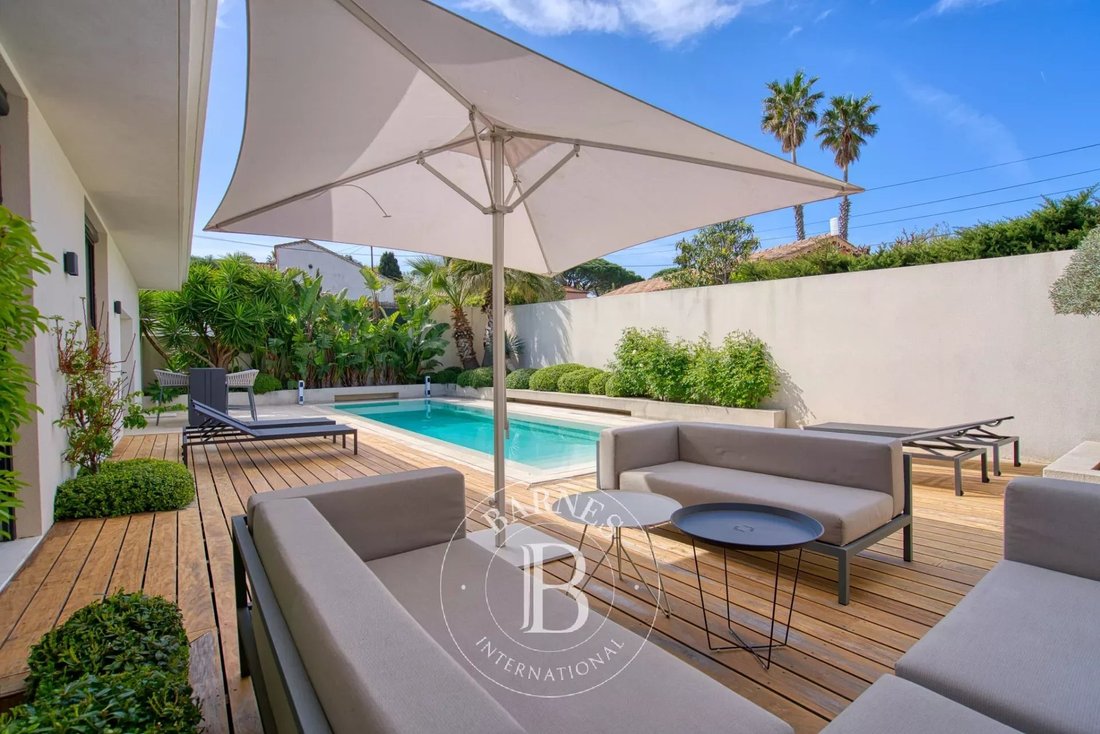 Villa in Saint-Tropez, Provence-Alpes-Côte d'Azur, France 2 - 11912063