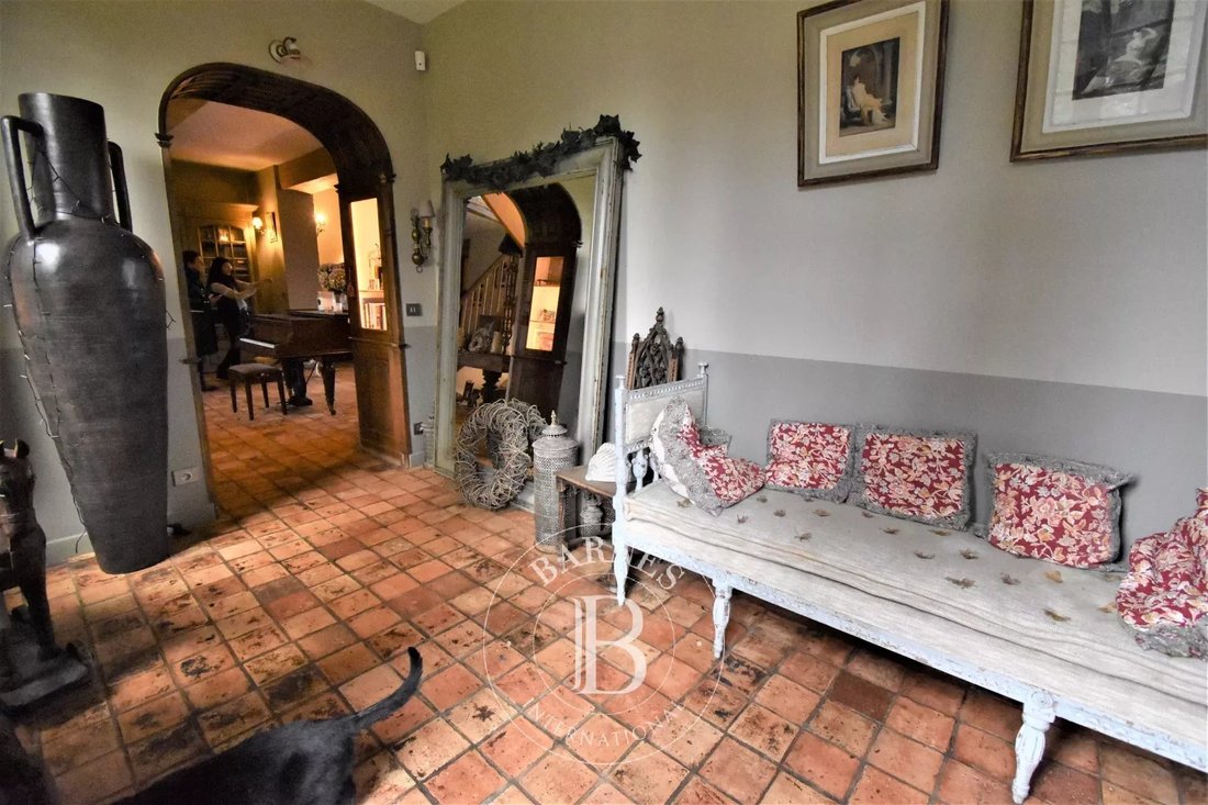 Montfort L'amaury, House Of 596m2 In Montfort L'amaury, île De France