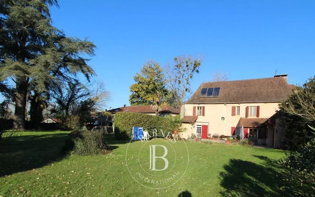 Lovely Master House Near In Sauveterre De Béarn, Nouvelle Aquitaine
