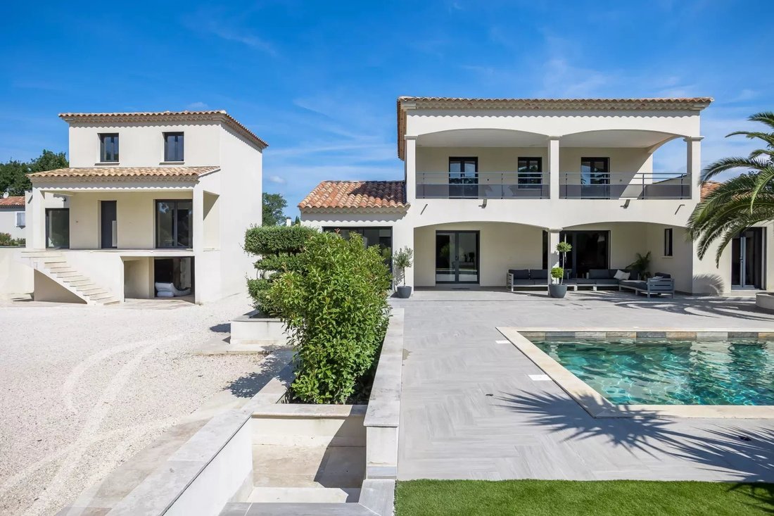 House With Pool, In Saint étienne Du Grès, Provence Alpes Côte D'azur