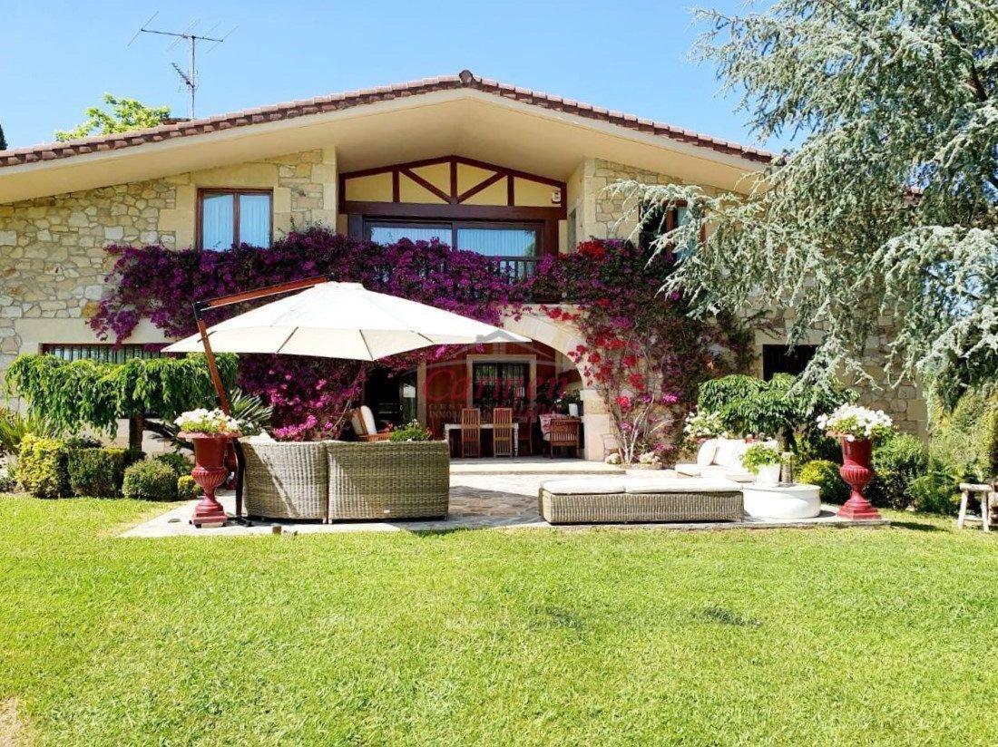 Chalet in Loiu, Basque Country, Spain 1 - 13108933