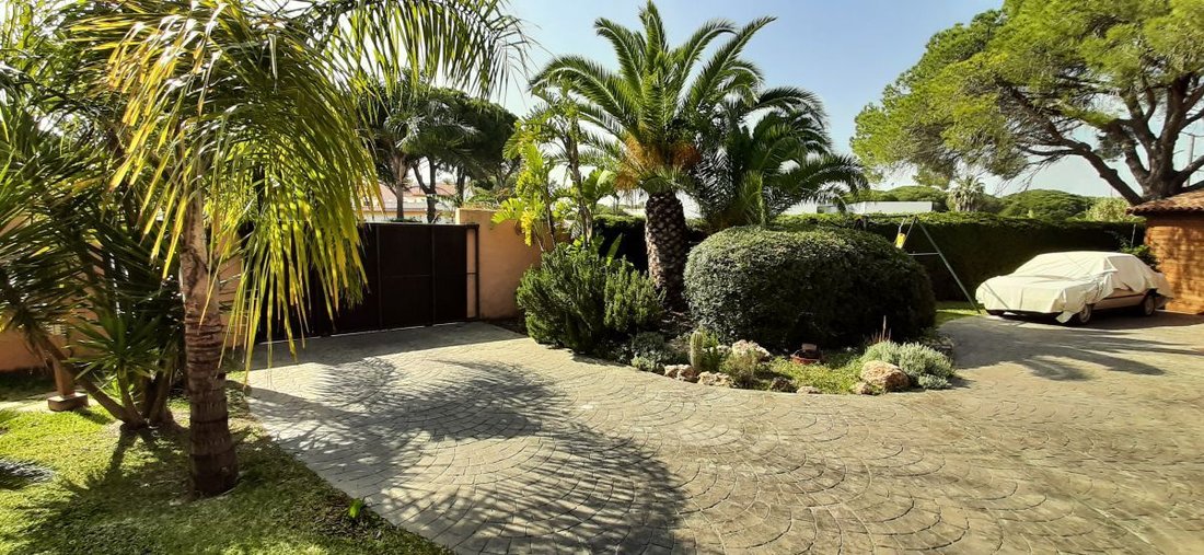 Chalet in Chiclana de la Frontera, Andalusia, Spain 2 - 13108871