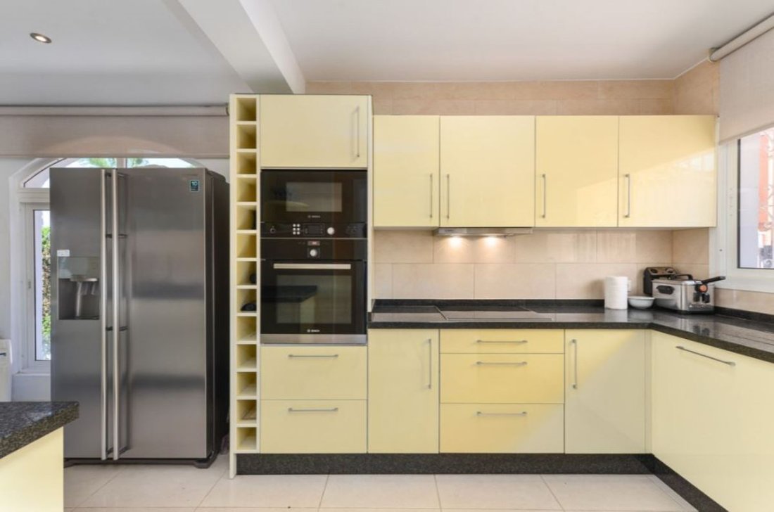 House in Elviria-Cabopino, Marbella, Spain 3 - 13108193