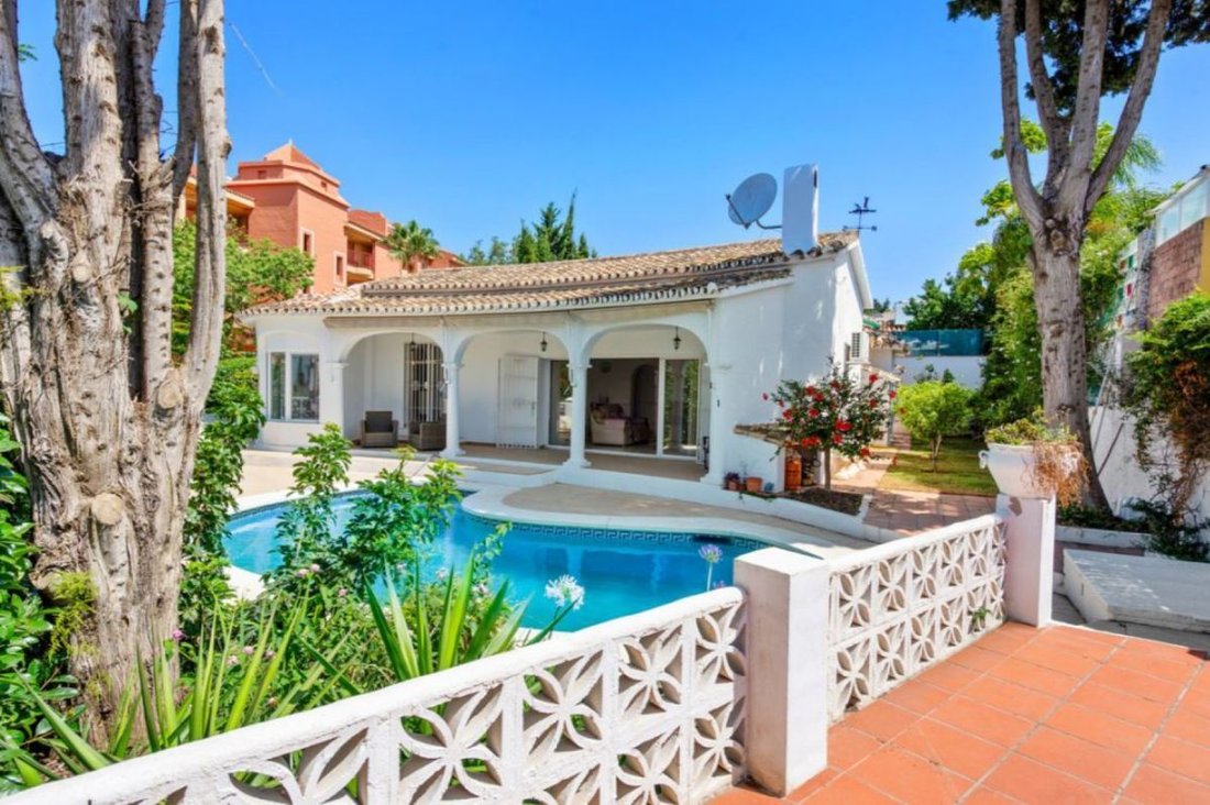 House in Elviria-Cabopino, Marbella, Spain 2 - 13108193