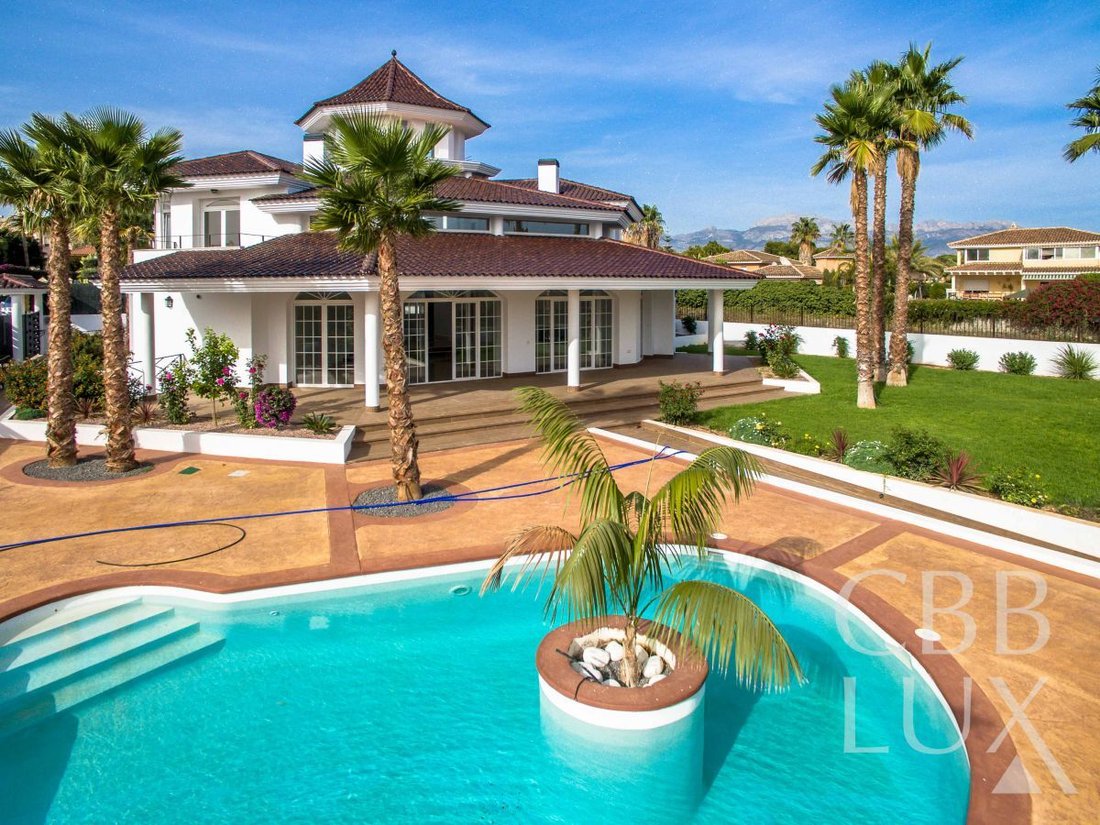 Chalet in l'Alfas del Pi, Valencian Community, Spain 1 - 13108146