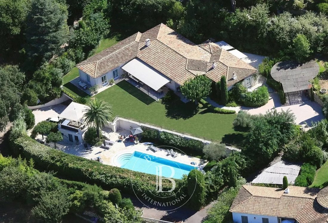 Villa in Saint-Tropez, Provence-Alpes-Côte d'Azur, France 2 - 10485727