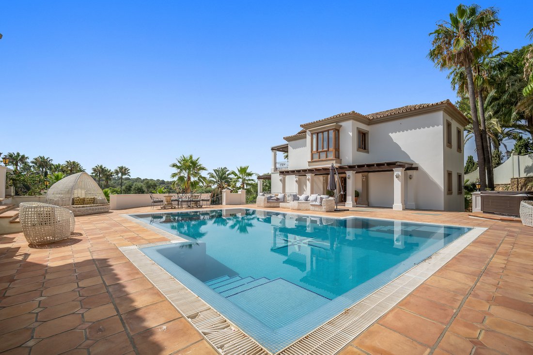 Villa in El Paraíso, Benahavis, Spain 3 - 11852614