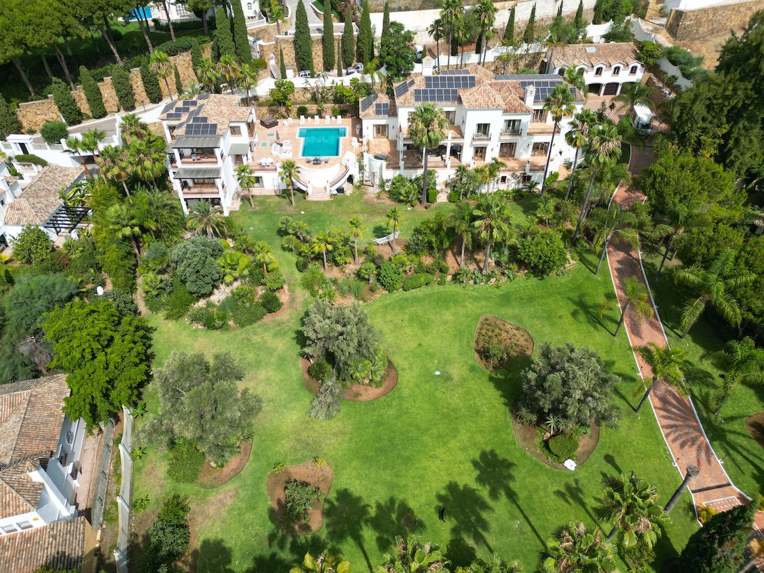 Villa in El Paraíso, Benahavis, Spain 1 - 11852614