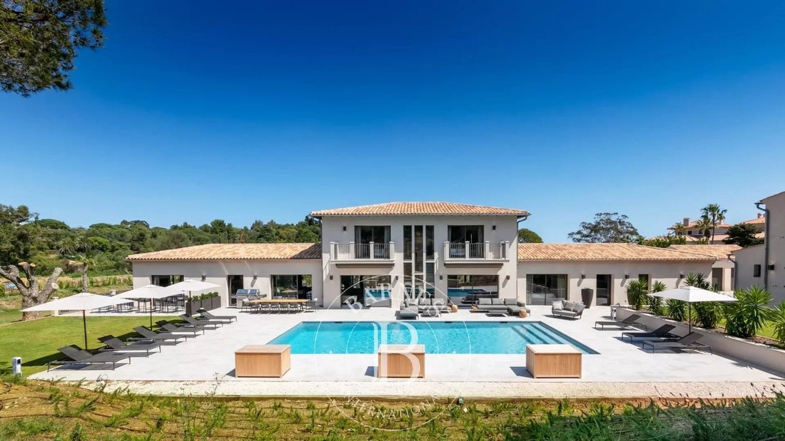 Villa in La Croix-Valmer, Provence-Alpes-Côte d'Azur, France 1 - 10530829