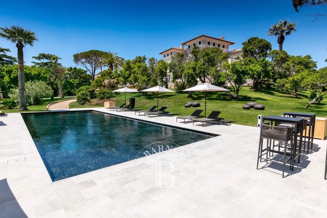 Villa in Saint-Tropez, Provence-Alpes-Côte d'Azur, France 3 - 10530827
