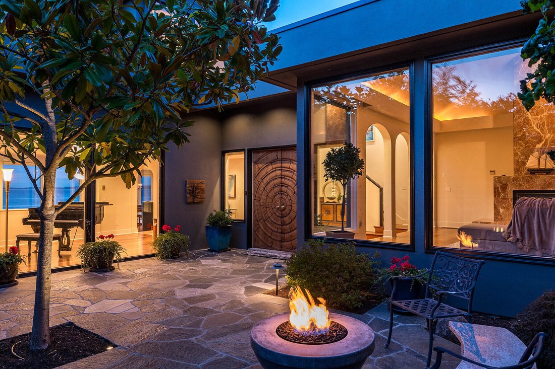 Spacious Waterfront Home In Saanich, British Columbia, Canada For Sale (13112189)