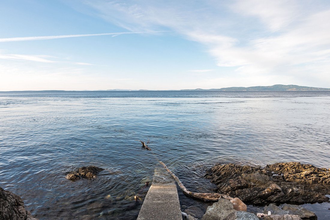 Spacious Waterfront Home In Saanich, British Columbia, Canada For Sale (13112189)