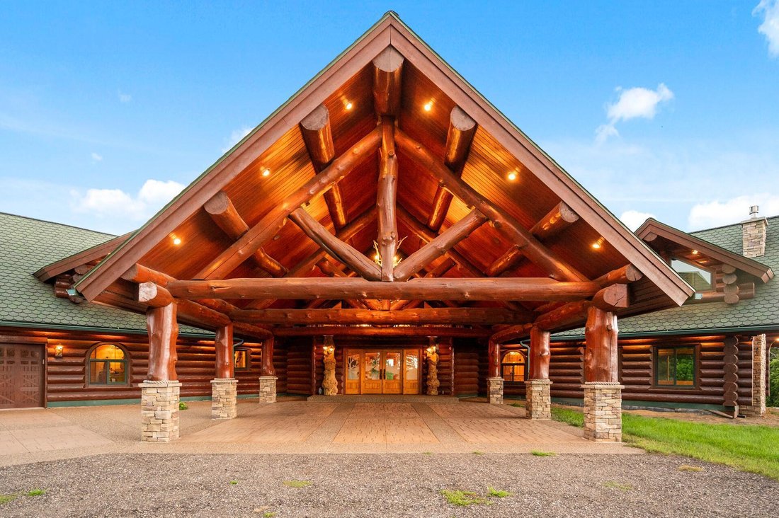 6 Bedrooms Single Family Detached In Carver, Minnesota, United States