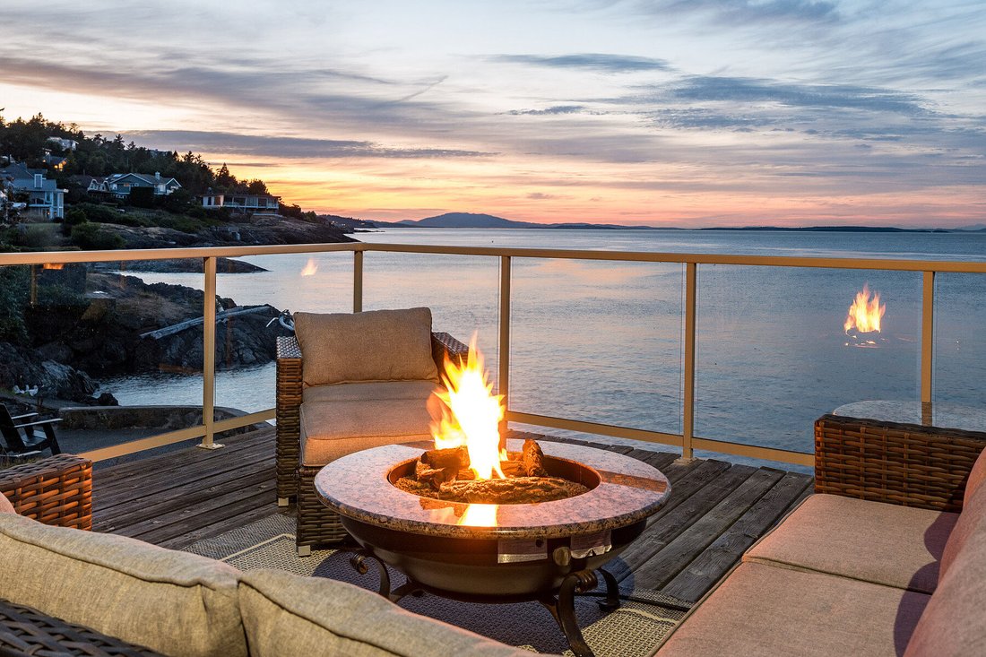 Spacious Waterfront Home In Saanich, British Columbia, Canada For Sale