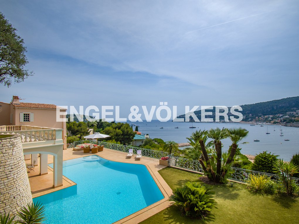 Villa in Villefranche-sur-Mer, Provence-Alpes-Côte d'Azur, France 1 - 12196504