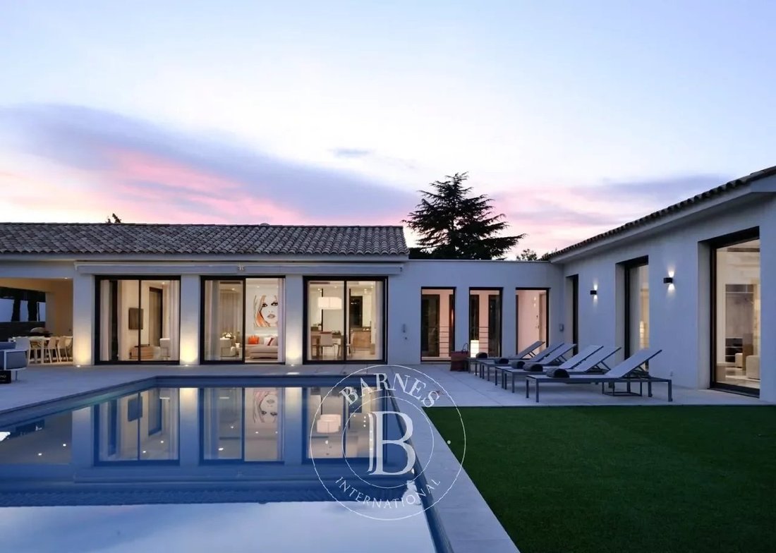 Villa in Saint-Tropez, Provence-Alpes-Côte d'Azur, France 1 - 10513640