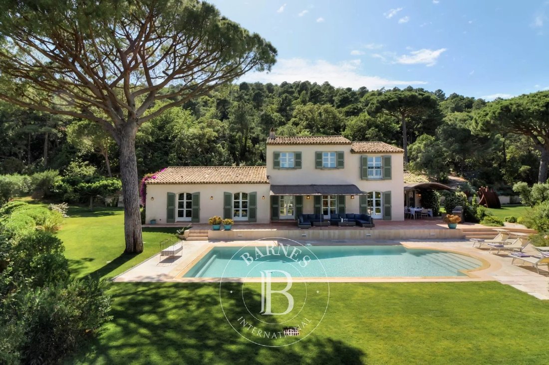 Villa in Saint-Tropez, Provence-Alpes-Côte d'Azur, France 1 - 10466479