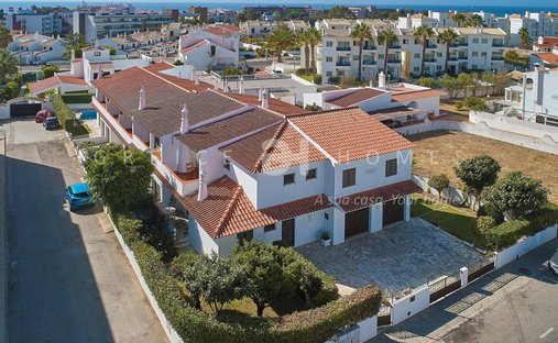 Villa in Olhos de Agua, Algarve, Portugal 1