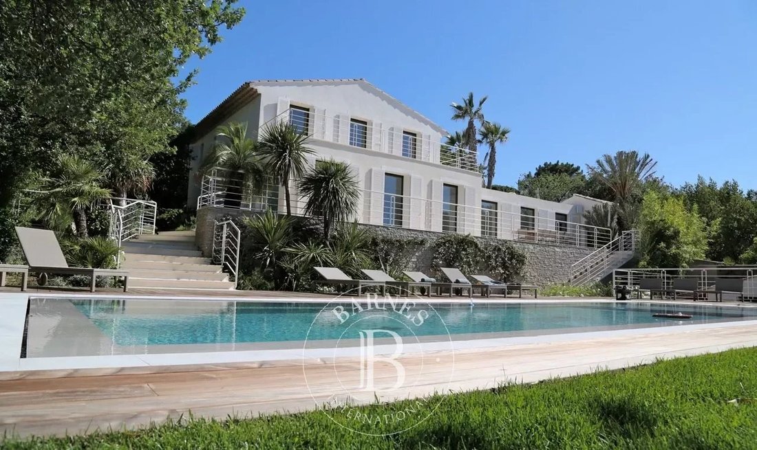 Villa in Saint-Tropez, Provence-Alpes-Côte d'Azur, France 1 - 10466534