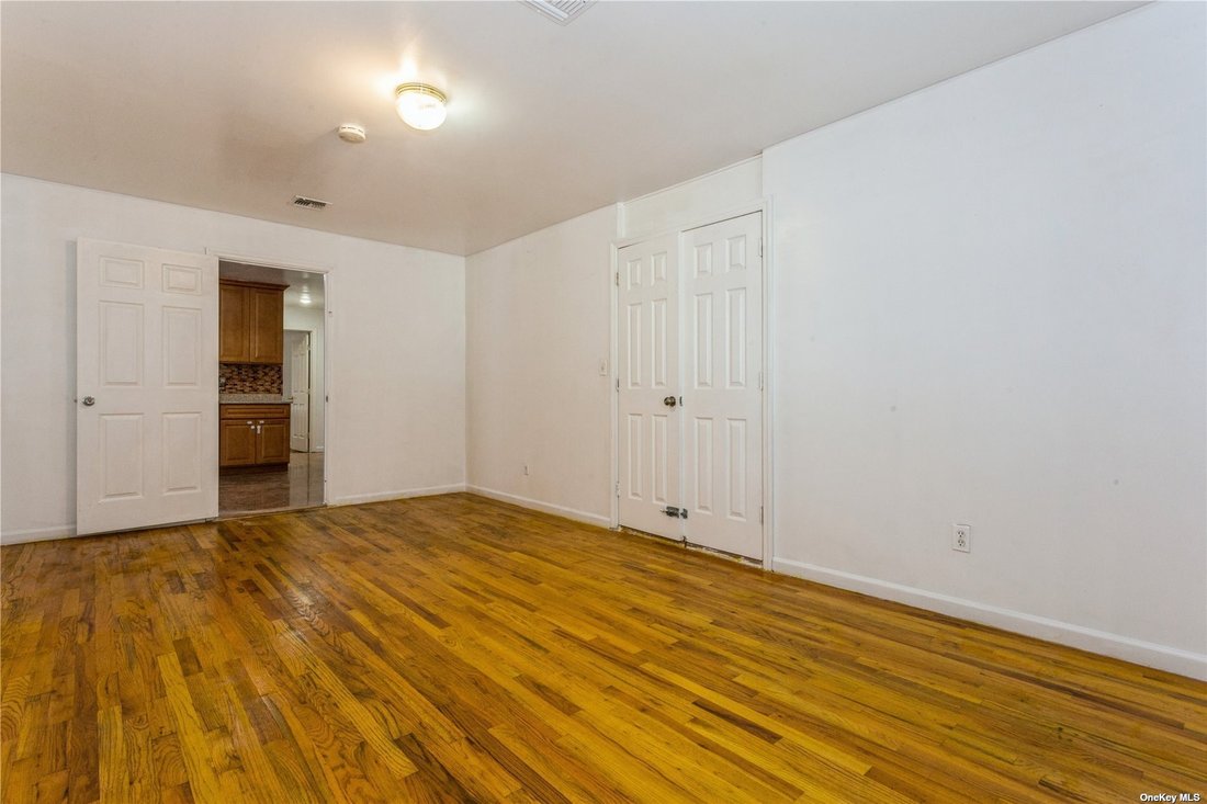 6 Bedrooms Multi Family Home In Elmont, New York, United States For