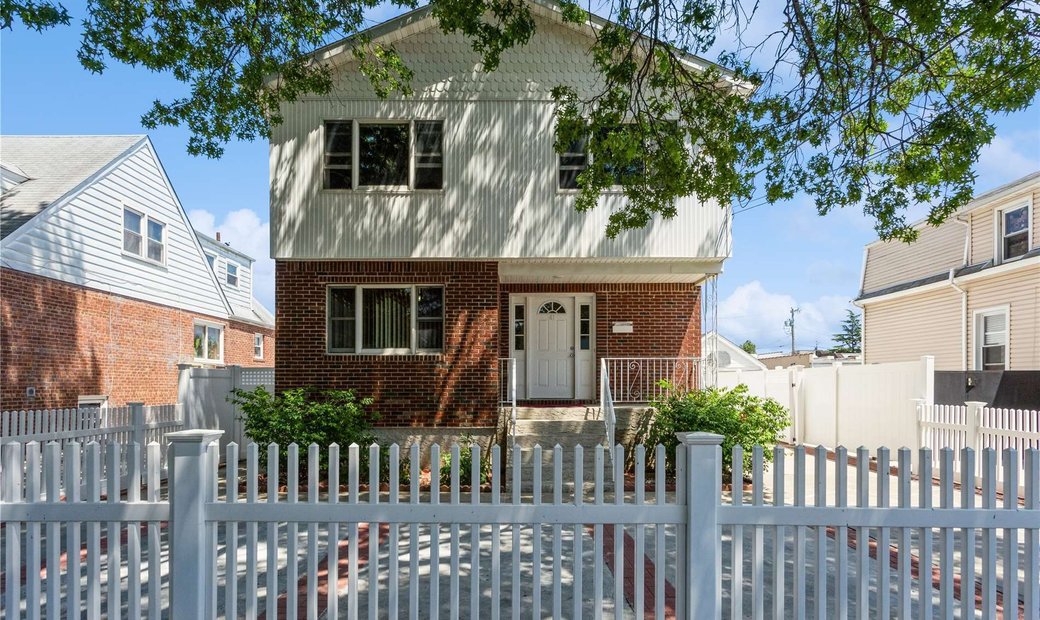 6 Bedrooms Multi Family Home In Elmont, New York, United States For