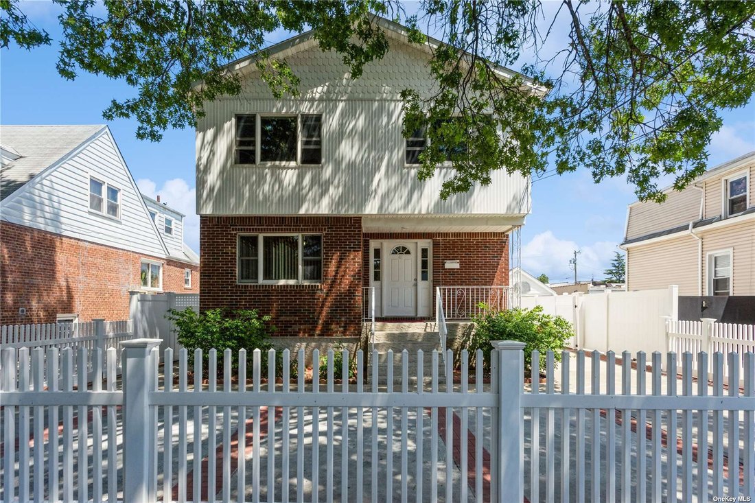 6 Bedrooms Multi Family Home In Elmont, New York, United States For