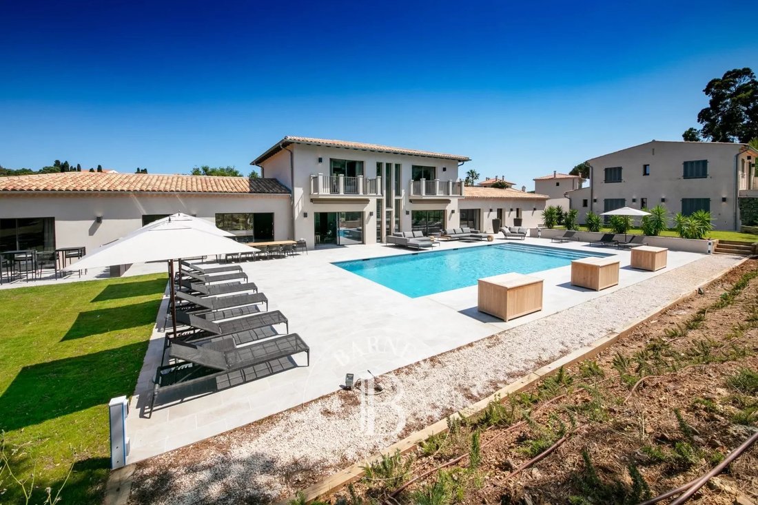 Villa in La Croix-Valmer, Provence-Alpes-Côte d'Azur, France 2 - 10530829