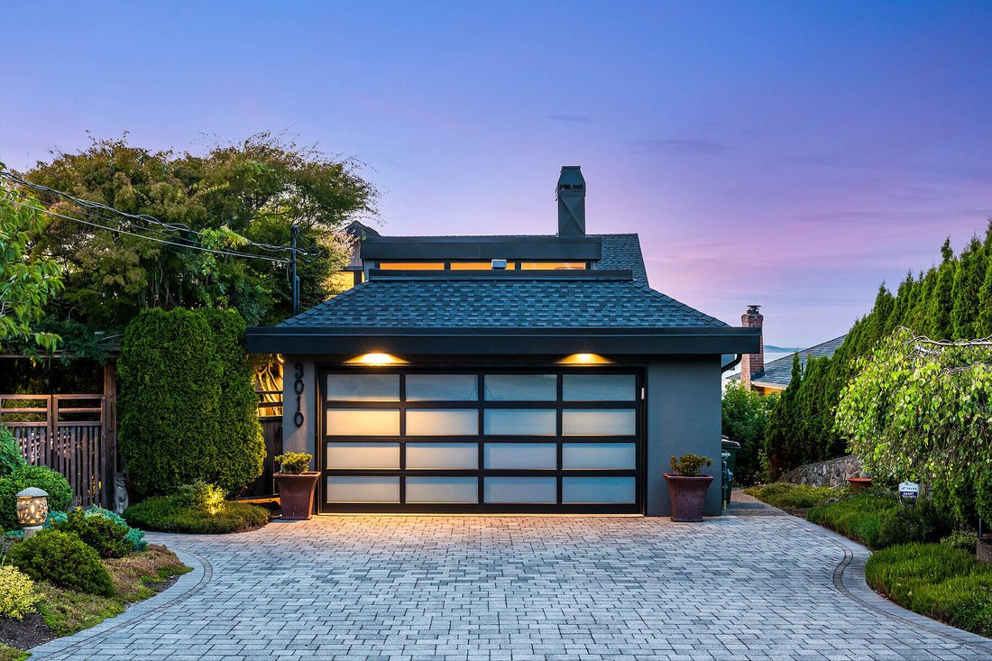 Spacious Waterfront Home In Saanich, British Columbia, Canada For Sale (13112189)