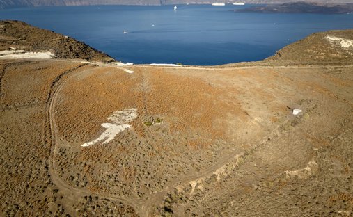 Land in Community of Thirasia, Ia, Greece 1